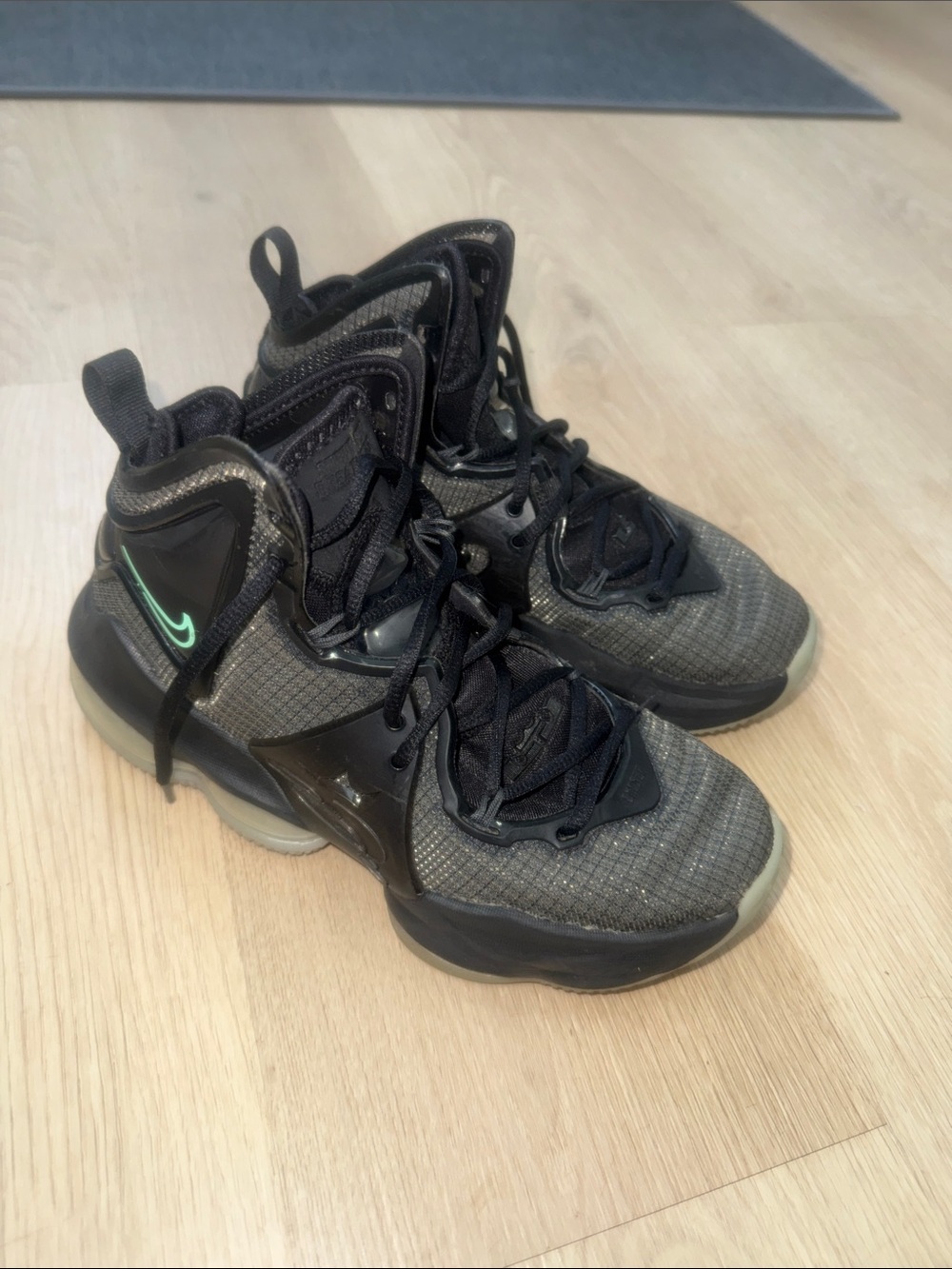 Nike Lebron 19 in Black Anthracite Green Glow